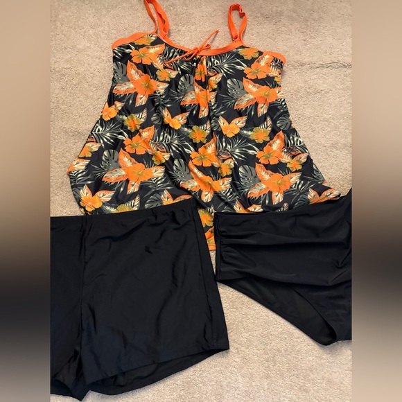 Floral Tankini Swimsuit Set
Gorgeous Orange Hawaiian Print
Top 3X- Bottom 4 X - Picture 6 of 10